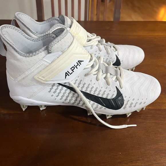 Nike alpha menace pro 2 mid
Brand new worn once size 12 - Picture 2 of 3